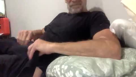 deanofflove221000 online show from December 18, 1:33 am