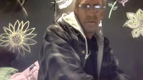 Snapshot of deanofflove221000 chatting on May 5, 1:57 am deanofflove221000 online show from May 5, 1:57 am