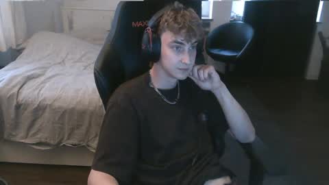 Dean online show from April 29, 6:47 pm