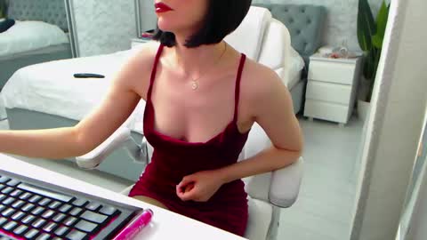 Elly online show from April 26, 8:56 am