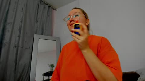 Snapshot of debbie_taylor chatting on December 9, 6:25 pm Debbie Mon Tue Fri Sun Sat GMT 3 1000am - 0400pm online show from December 9, 6:25 pm