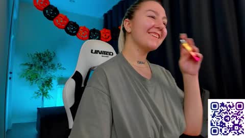 Snapshot of debbie_taylor chatting on October 31, 3:24 pm Debbie Mon Tue Fri Sun Sat GMT 3 1000am - 0400pm online show from October 31, 3:24 pm