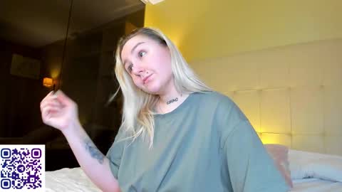 Snapshot of debbie_taylor chatting on November 15, 5:20 pm Debbie Mon Tue Fri Sun Sat GMT 3 1000am - 0400pm online show from November 15, 5:20 pm