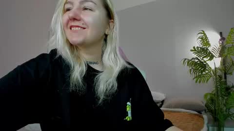 Snapshot of debbie_taylor chatting on November 22, 5:34 pm Debbie Mon Tue Fri Sun Sat GMT 3 1000am - 0400pm online show from November 22, 5:34 pm