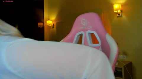 Debbie Mon Tue Fri Sun Sat GMT 3 1000am - 0400pm  online show from February 9, 5:28 pm