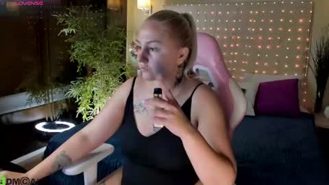 Snapshot of debbie_taylor chatting on July 23, 5:22 pm Debbie Mon Tue Fri Sun Sat GMT 3 1000am - 0400pm online show from July 23, 5:22 pm