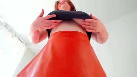 DeboraDebbieDee online show from June 8, 5:30 am
