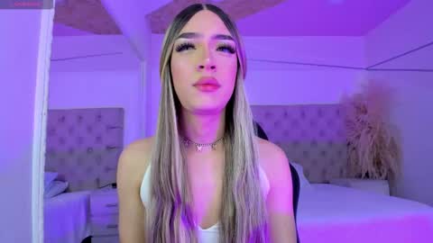 Snapshot of deboracopper chatting on February 19, 11:45 pm DeboraCooper online show from February 19, 11:45 pm