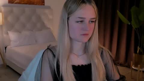 Snapshot of deboralarson chatting on October 15, 3:50 am Debora online show from October 15, 3:50 am