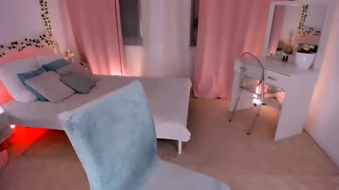 Snapshot of deca_dance chatting on February 25, 12:03 pm Ask me online show from February 25, 12:03 pm