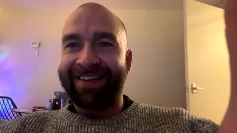 Snapshot of decdbs chatting on December 19, 12:39 am decdbs online show from December 19, 12:39 am