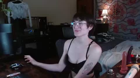 Snapshot of decemberholiday chatting on July 14, 6:57 pm decemberholiday online show from July 14, 6:57 pm