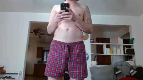 Snapshot of decentdick93 chatting on March 1, 3:27 pm Decentdick93 online show from March 1, 3:27 pm