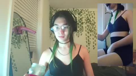 deciduousdoll online show from September 11, 6:13 am