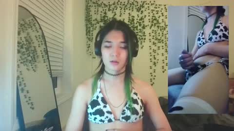 deciduousdoll online show from September 18, 7:43 am