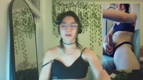 deciduousdoll online show from October 27, 5:11 am