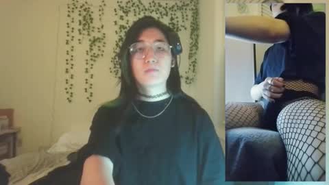 deciduousdoll online show from November 24, 6:13 am