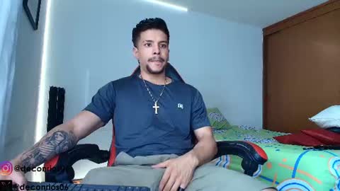 Snapshot of deconrios chatting on July 12, 9:28 pm Santiago online show from July 12, 9:28 pm