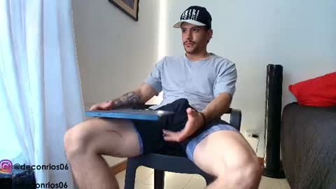 Snapshot of deconrios chatting on July 23, 4:27 pm Santiago online show from July 23, 4:27 pm