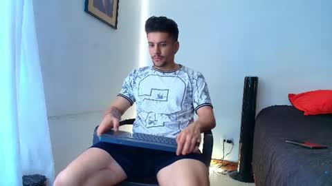 Snapshot of deconrios chatting on July 27, 8:38 pm Santiago online show from July 27, 8:38 pm