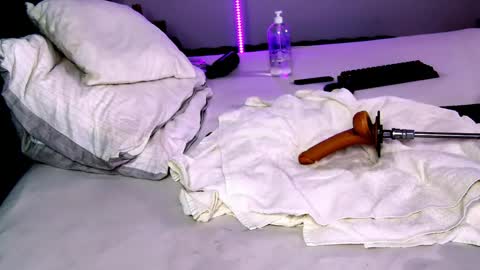   Tikhomirov old usersname    Instagram- tikhomirovandreea17 Twitter DeeaOfficial17  online show from March 8, 2:04 am