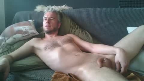 Snapshot of deebo1987 chatting on January 4, 8:28 am Deen online show from January 4, 8:28 am