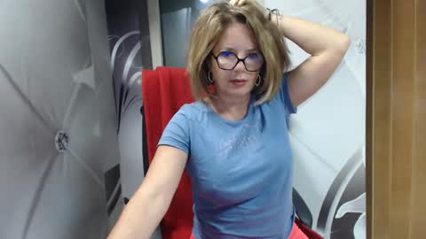 Snapshot of deepintoyourmind chatting on October 27, 3:21 am hi guys i m a cute milf i m here for good time and nice people pls be respectfool and enjoy me online show from October 27, 3:21 am