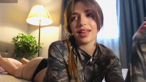 Snapshot of deeptalkss_ chatting on August 5, 8:17 am Eva online show from August 5, 8:17 am