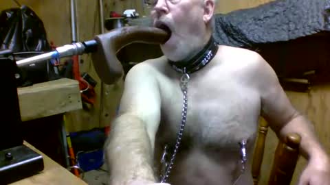 Snapshot of deepthroat227 chatting on December 23, 10:33 pm Deepthroat My Big Dildos online show from December 23, 10:33 pm