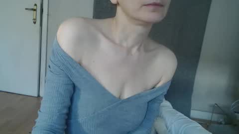 KamiDevi online show from October 20, 2:39 pm