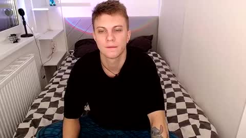 Snapshot of degradat1on chatting on October 18, 4:30 pm degradat1on online show from October 18, 4:30 pm