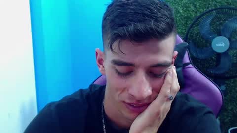 Snapshot of deiby_baby chatting on December 20, 3:36 am DEIBY online show from December 20, 3:36 am