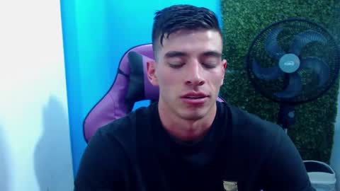 Snapshot of deiby_baby chatting on December 20, 6:50 am DEIBY online show from December 20, 6:50 am