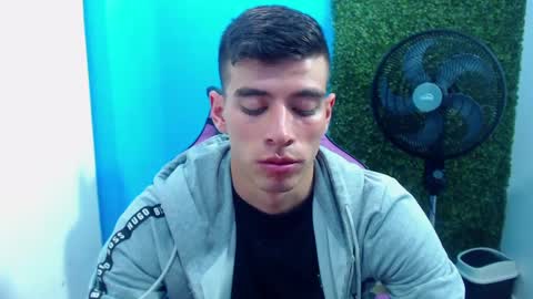 Snapshot of deiby_baby chatting on December 29, 3:33 am DEIBY online show from December 29, 3:33 am