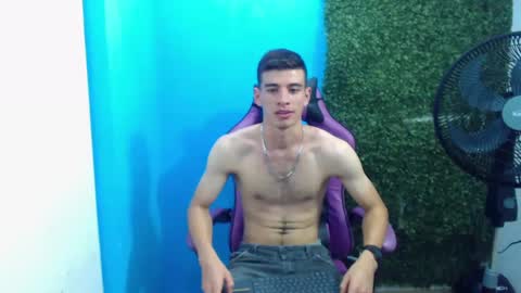 Snapshot of deiby_baby chatting on December 31, 7:53 am DEIBY online show from December 31, 7:53 am