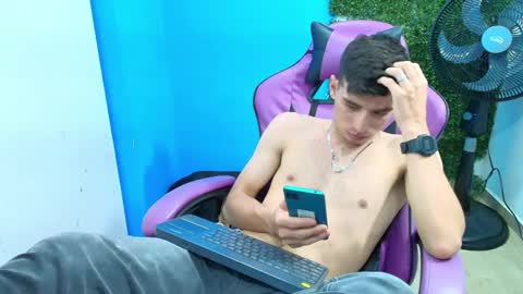 Snapshot of deiby_baby chatting on February 5, 12:31 am DEIBY online show from February 5, 12:31 am