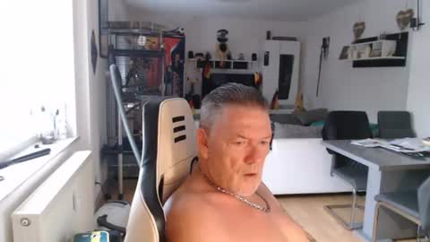 deinprinz2312 online show from June 22, 5:26 am