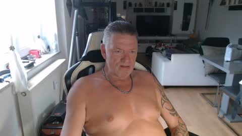 deinprinz2312 online show from July 4, 4:18 am