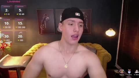 Snapshot of deivid_parker chatting on May 23, 2:28 am Deivid online show from May 23, 2:28 am