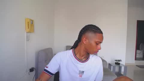 Snapshot of deivisxoxo chatting on February 4, 7:42 pm DEIVIS online show from February 4, 7:42 pm