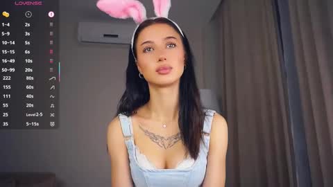 Hello everyone Im Tessa Make yourself comfortable. Were going to have fun together  online show from November 11, 8:03 am