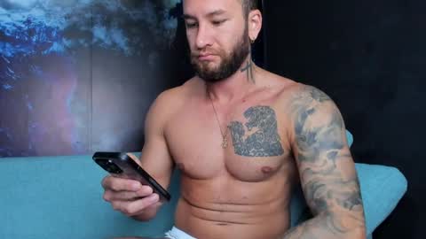 Snapshot of delessandro_world chatting on June 7, 4:33 pm Delessandro online show from June 7, 4:33 pm