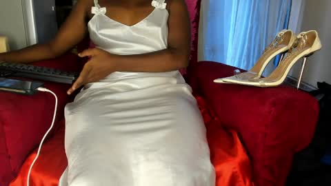 deli_la online show from March 2, 12:45 pm