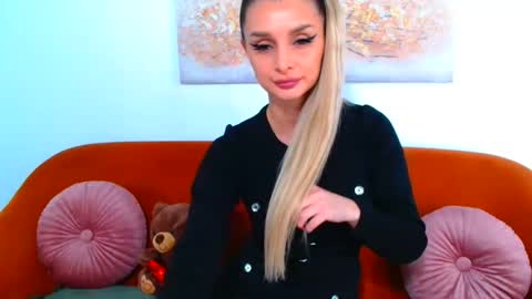 deliciaalove online show from November 3, 7:04 pm