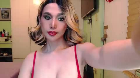 Snapshot of deliciosats chatting on December 14, 6:56 am Mercedes online show from December 14, 6:56 am