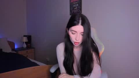 Snapshot of delicious_mila chatting on October 30, 4:58 am Mila online show from October 30, 4:58 am