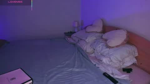 Snapshot of delicious_mila chatting on July 6, 4:09 am Mila online show from July 6, 4:09 am