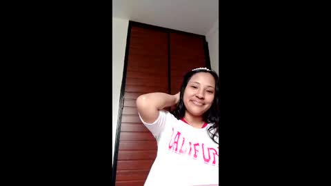 Sarah online show from May 9, 4:34 pm