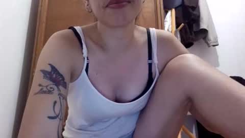 Snapshot of deliciousgirl975840 chatting on April 7, 5:35 pm deliciousgirl975840 online show from April 7, 5:35 pm