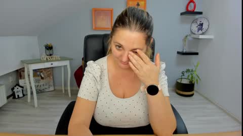 DeliciousLolly online show from December 11, 7:53 am